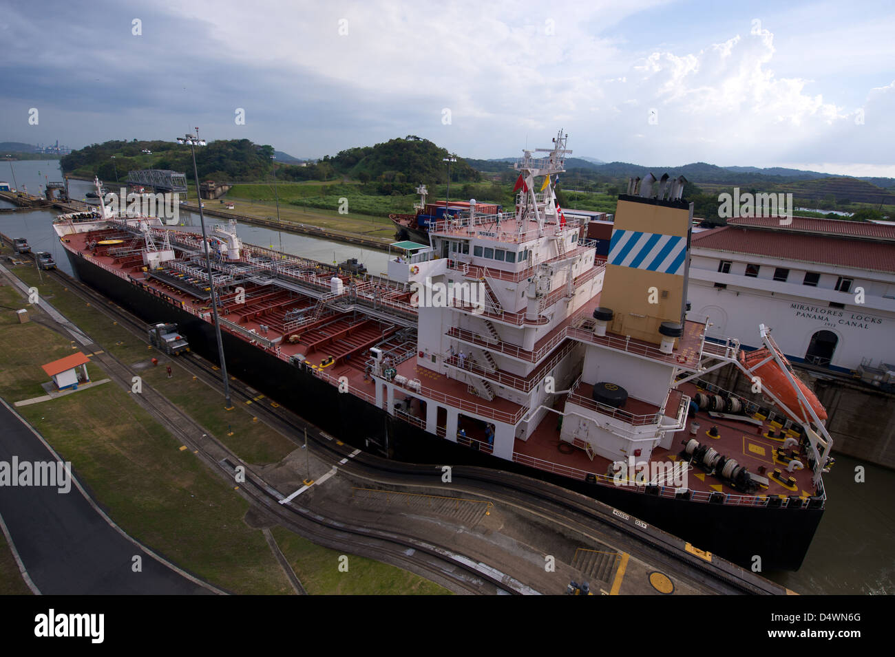 Schiffe im Abschnitt Miraflores Schleuse des Panamakanals Stockfoto