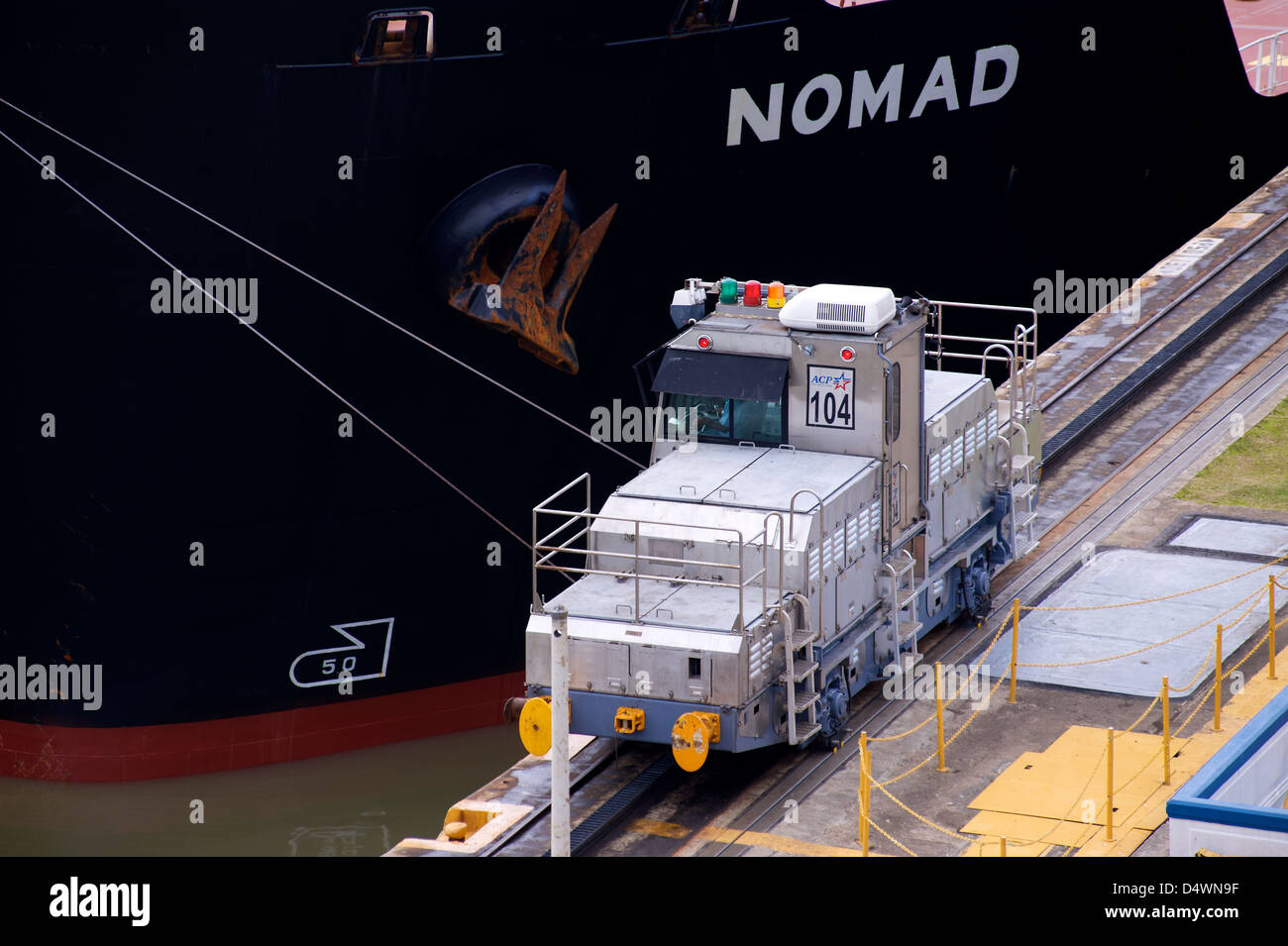 Schiffe im Abschnitt Miraflores Schleuse des Panamakanals Stockfoto