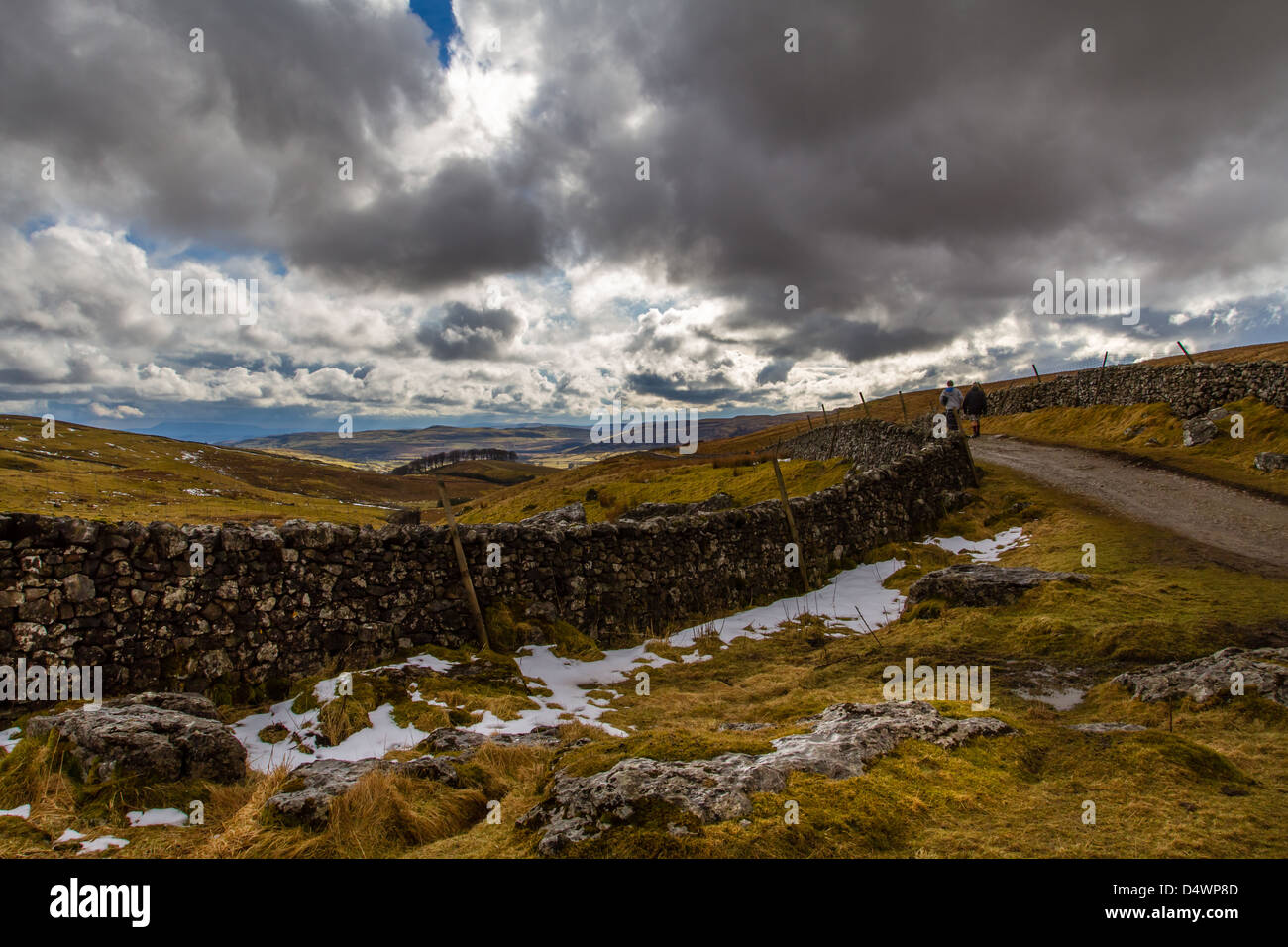 Hinunter Pen-y-Gent, eines der Yorkshire 3 Gipfel, UK Stockfoto