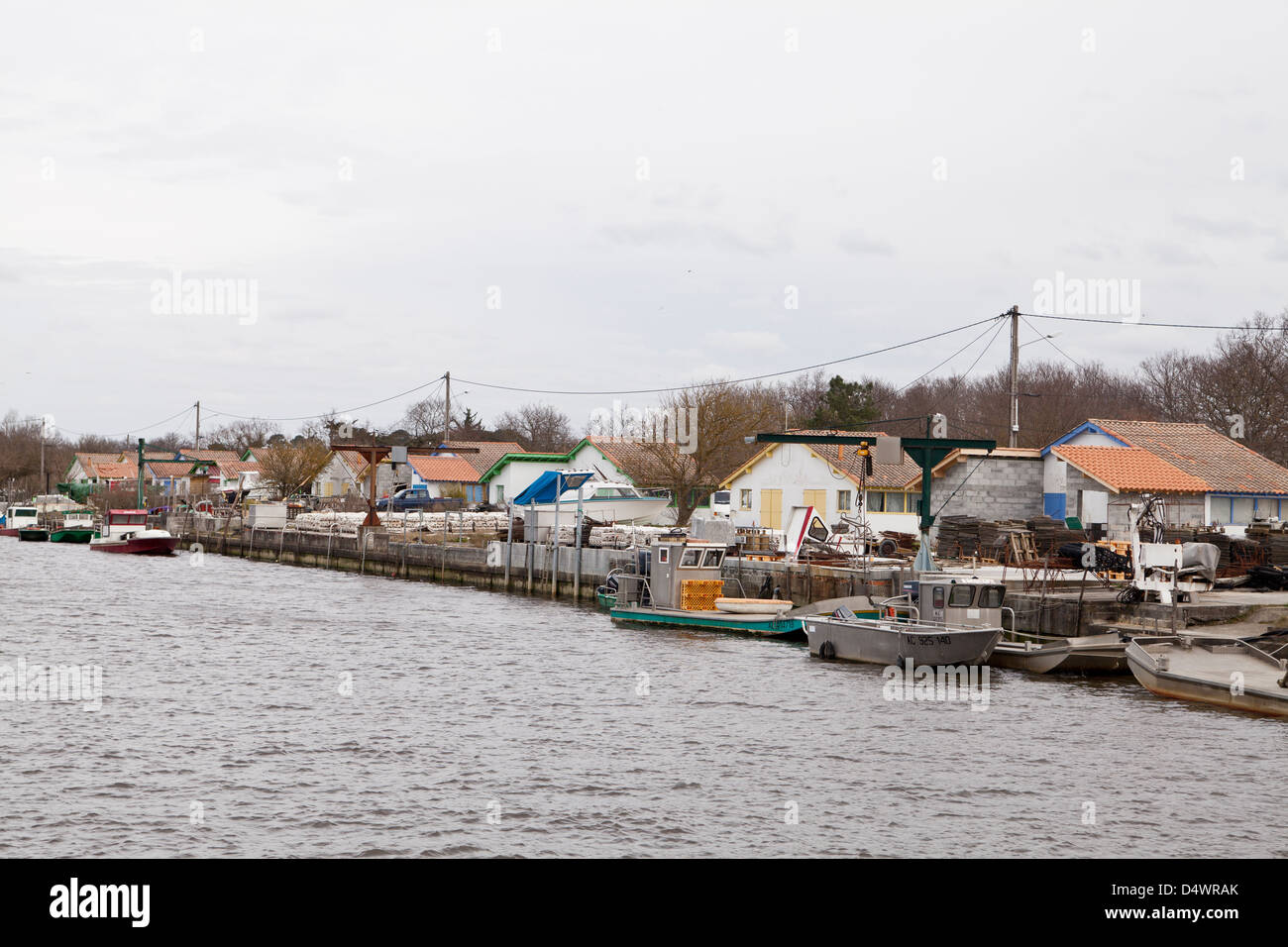 Die Austernzucht Hafen von Ares, Gironde, Frankreich Stockfoto