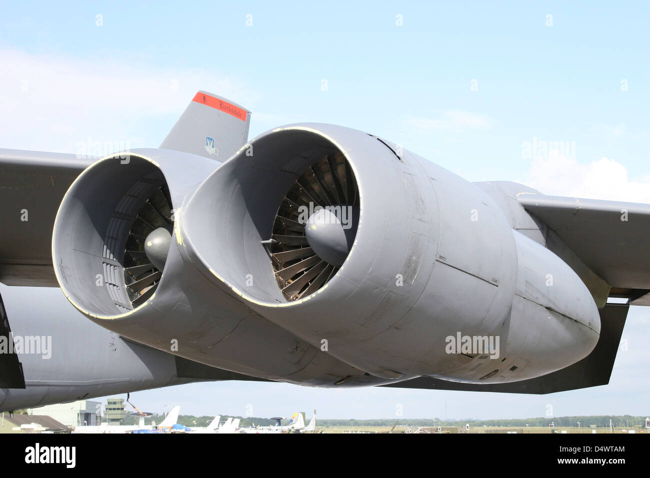 Pratt & Whitney Motoren TF33 von B - 52H Stratofortress Stockfotografie ...