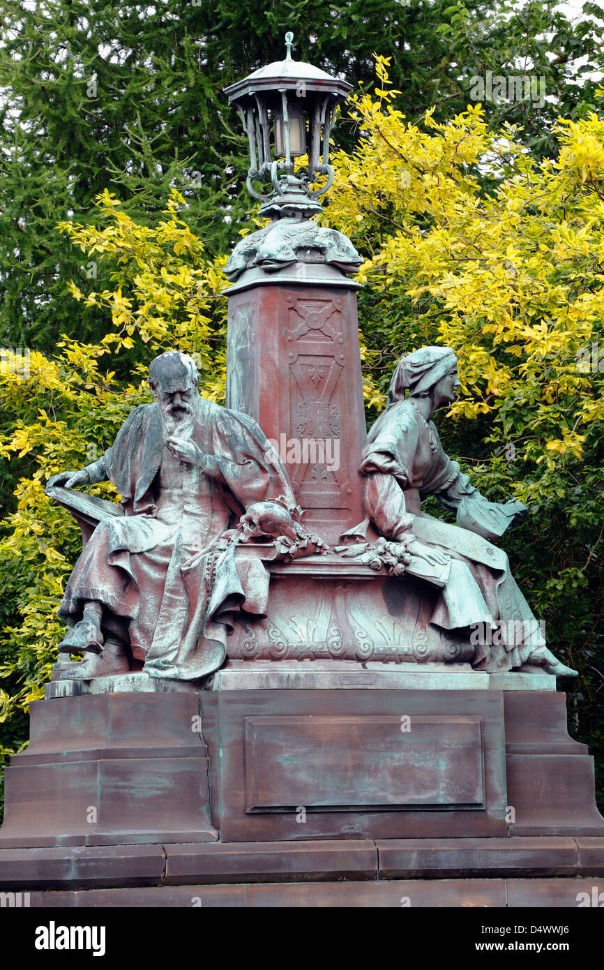 Bronzeskulptur von Paul Raphael Montford für Philosophie und Inspiration, Kelvin Way Bridge, West End of Glasgow, Schottland, Großbritannien Stockfoto