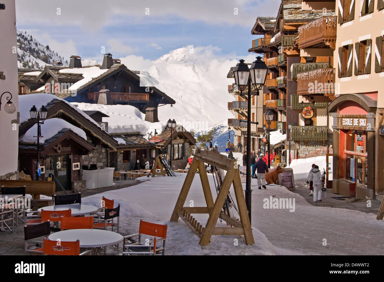 Dorf von Arc 1950, Skigebiet im Winter, den Mont-Blanc im Hintergrund - Alpen, Frankreich Stockfoto