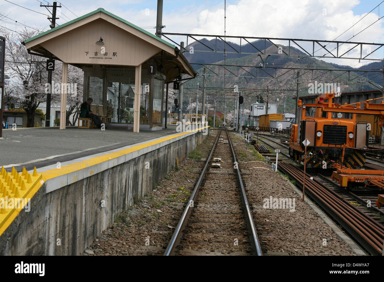 Shimoyoshida Bahnhof auf der Fujikyuko Linie in Fujiyoshida, Yamanashi, Japan Stockfoto