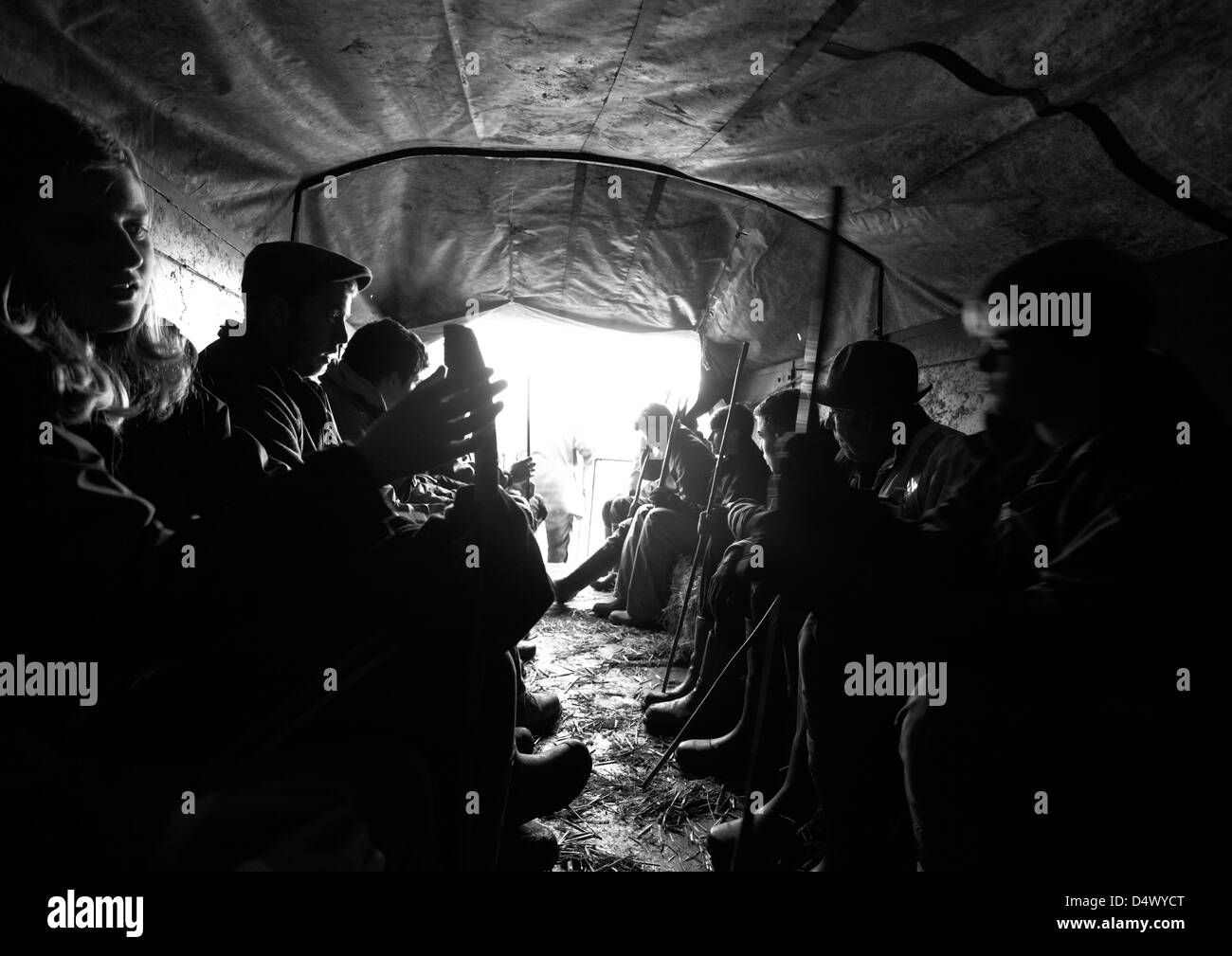 Schläger auf der Rückseite einen Wagen vor ein Fasan schießen in Norfolk. Stockfoto