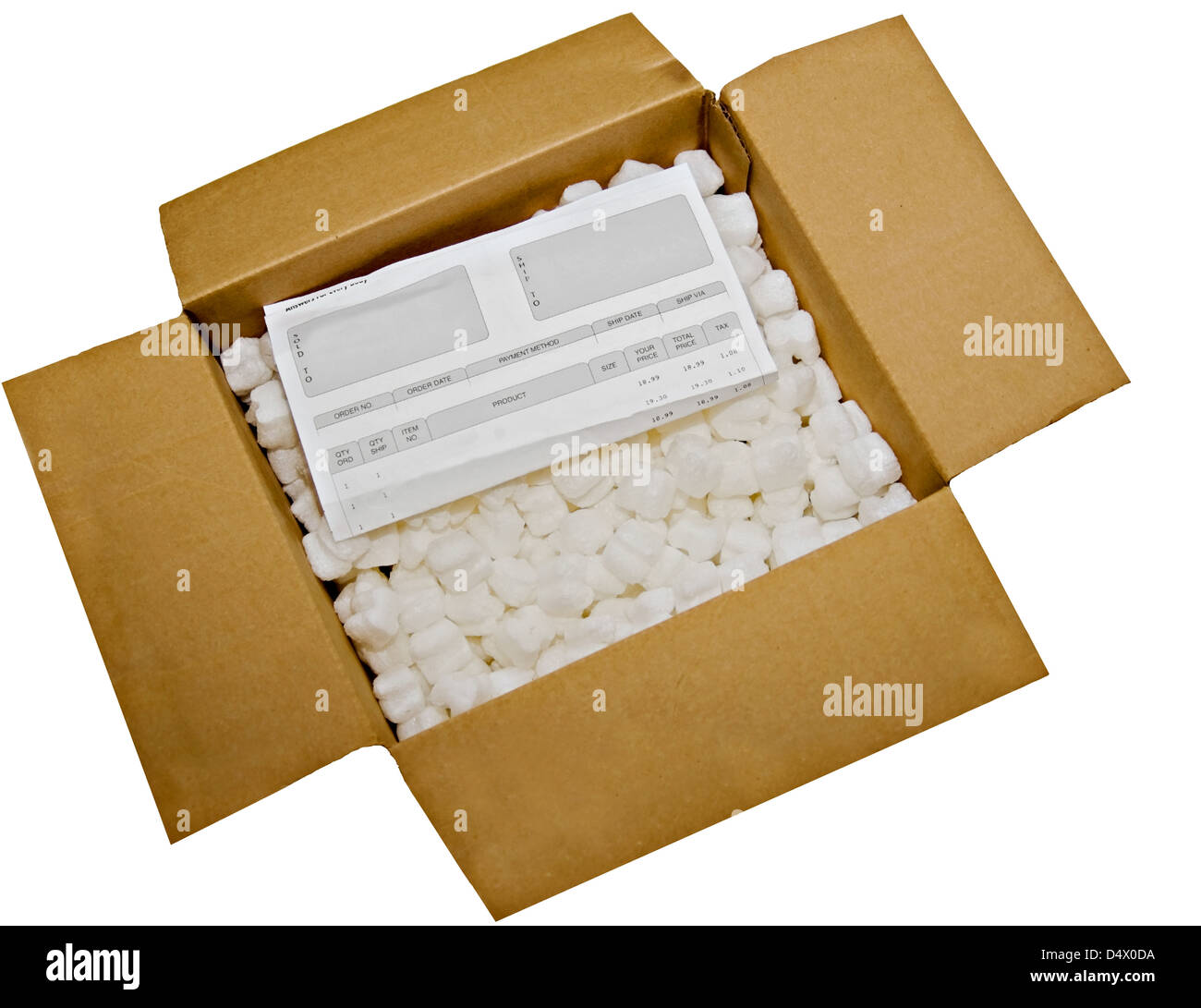 Ein Karton mit weißem Popcorn Stil Schaum und eine Rechnung. Stockfoto
