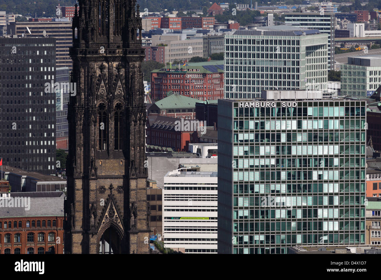 Hamburg, Deutschland, mit Blick über Hamburg St Nikolai Memorial Stockfoto