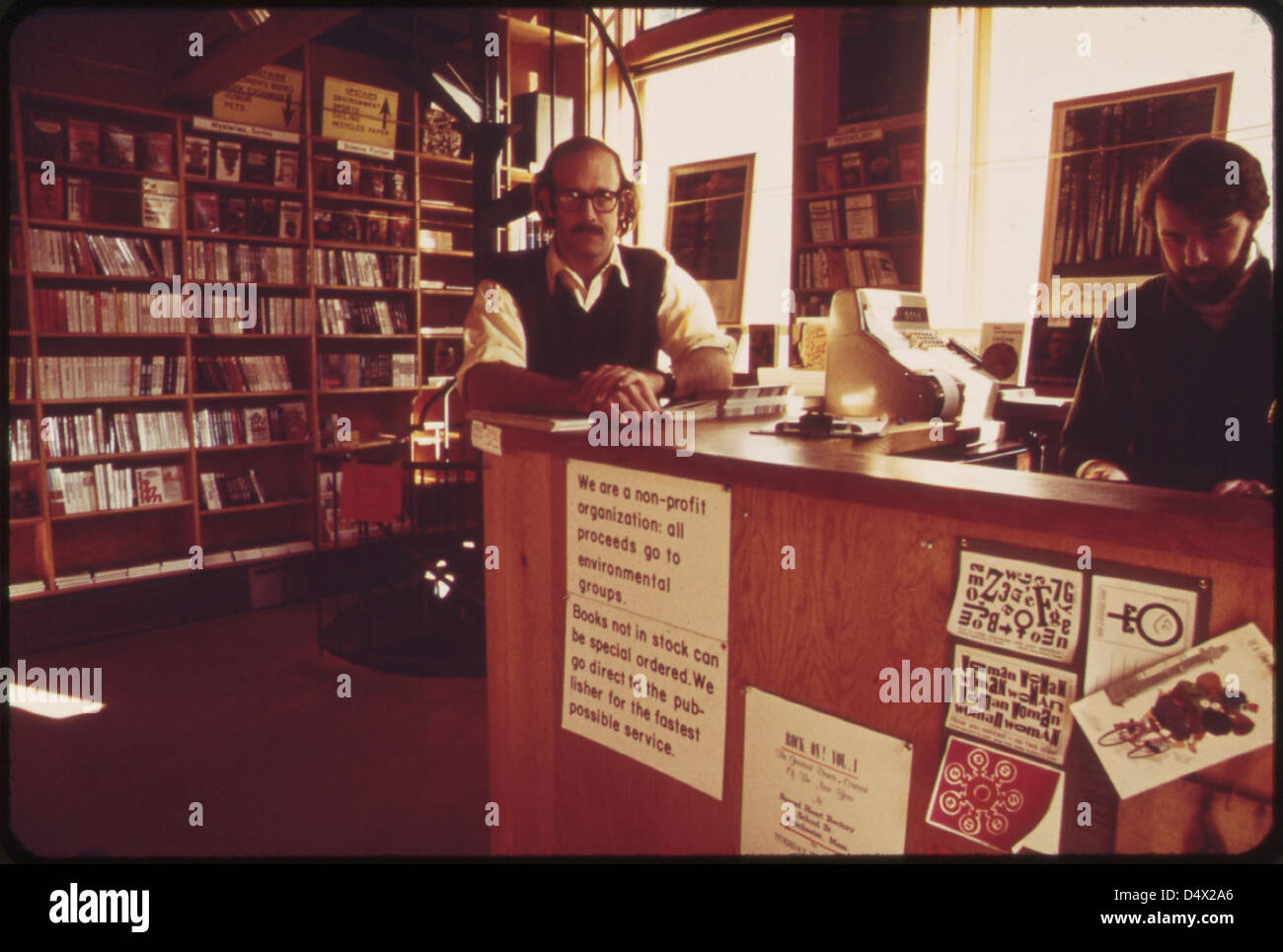 Im Februar 1973 Betrieb die Essex County Environmental Group eine Buchhandlung in Rockport, in der sie ihre Umweltbemühungen präsentierte und das Umweltbewusstsein in der Gemeinde förderte. Stockfoto