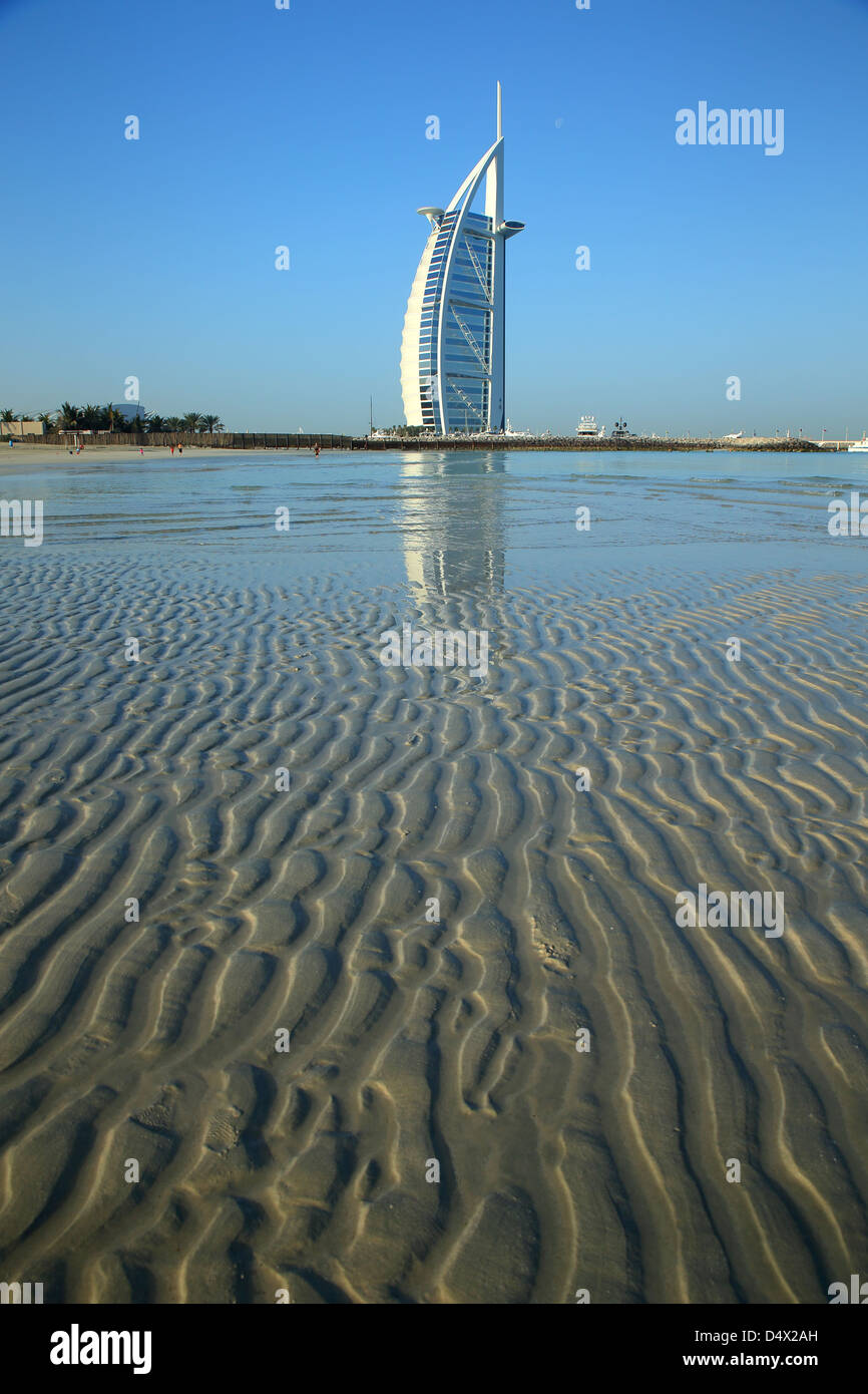 Blick auf Burj Al Arab Hotel Jumeirah Beach, Dubai, Vereinigte Arabische Emirate Stockfoto