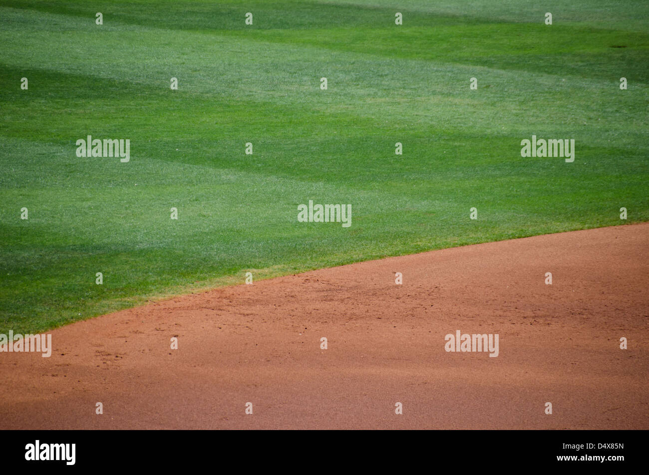 Zusammenfassung Hintergrundtextur der braune Schmutz und grünen Rasen von einem professionellen Baseball-Feld Stockfoto