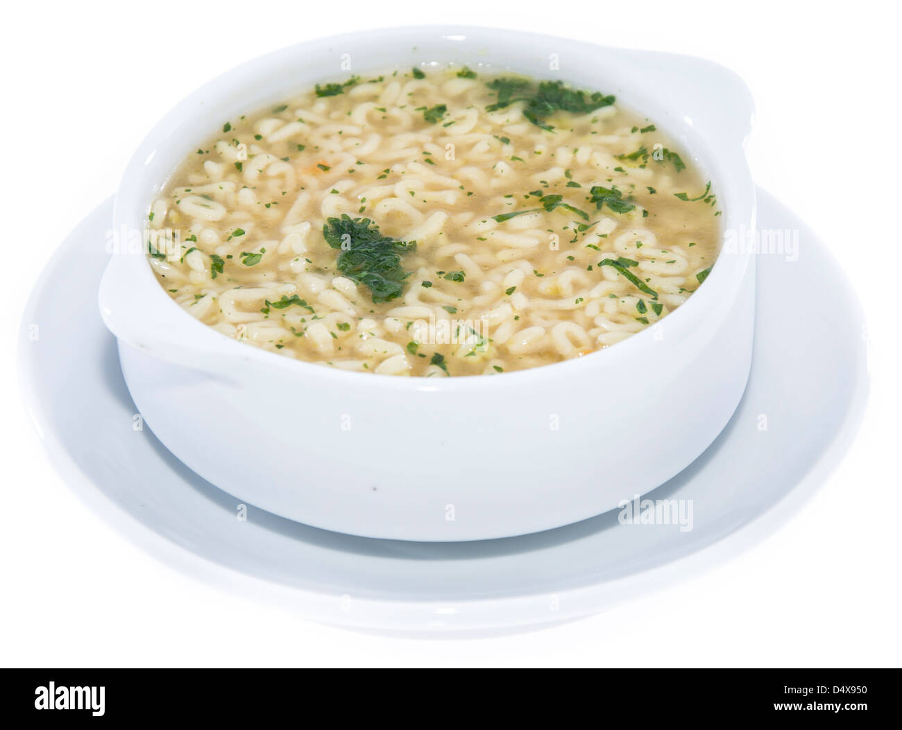 Frisch gemacht Buchstabensuppe mit Kräutern isoliert auf weißem Hintergrund Stockfoto