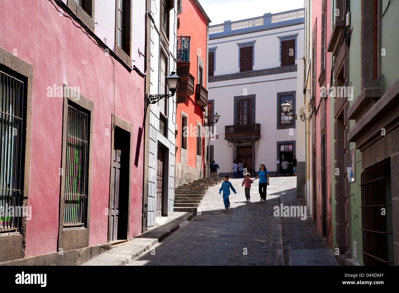 LAS PALMAS-HAUPTSTADT VON GRAN CANARIA DIE OLS STADTGEBIET MIT ENGEN, GEPFLASTERTEN GASSEN Stockfoto