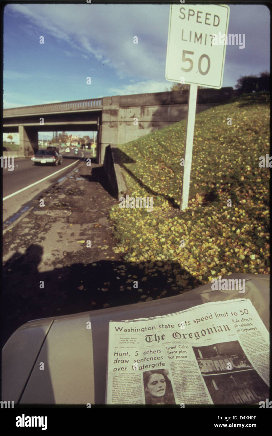 Autobahnschild entlang der Interstate #5 zeigt die 50 Meile pro Stunde Grenze von Beamten in diesem Staat sowie Oregon auferlegt, bevor ein Bundesbefehl forderte Autofahrer in der ganzen Nation zu verlangsamen 11/1973 Stockfoto