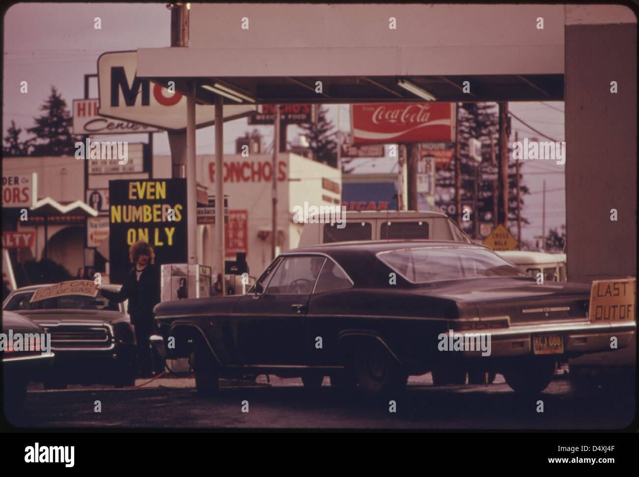 Der Staat Oregon war der erste, der in ein System von ungeraden und geraden Zahlen während der Gasolinkrise im Herbst und Winter von 1973-7...02/1974 Stockfoto