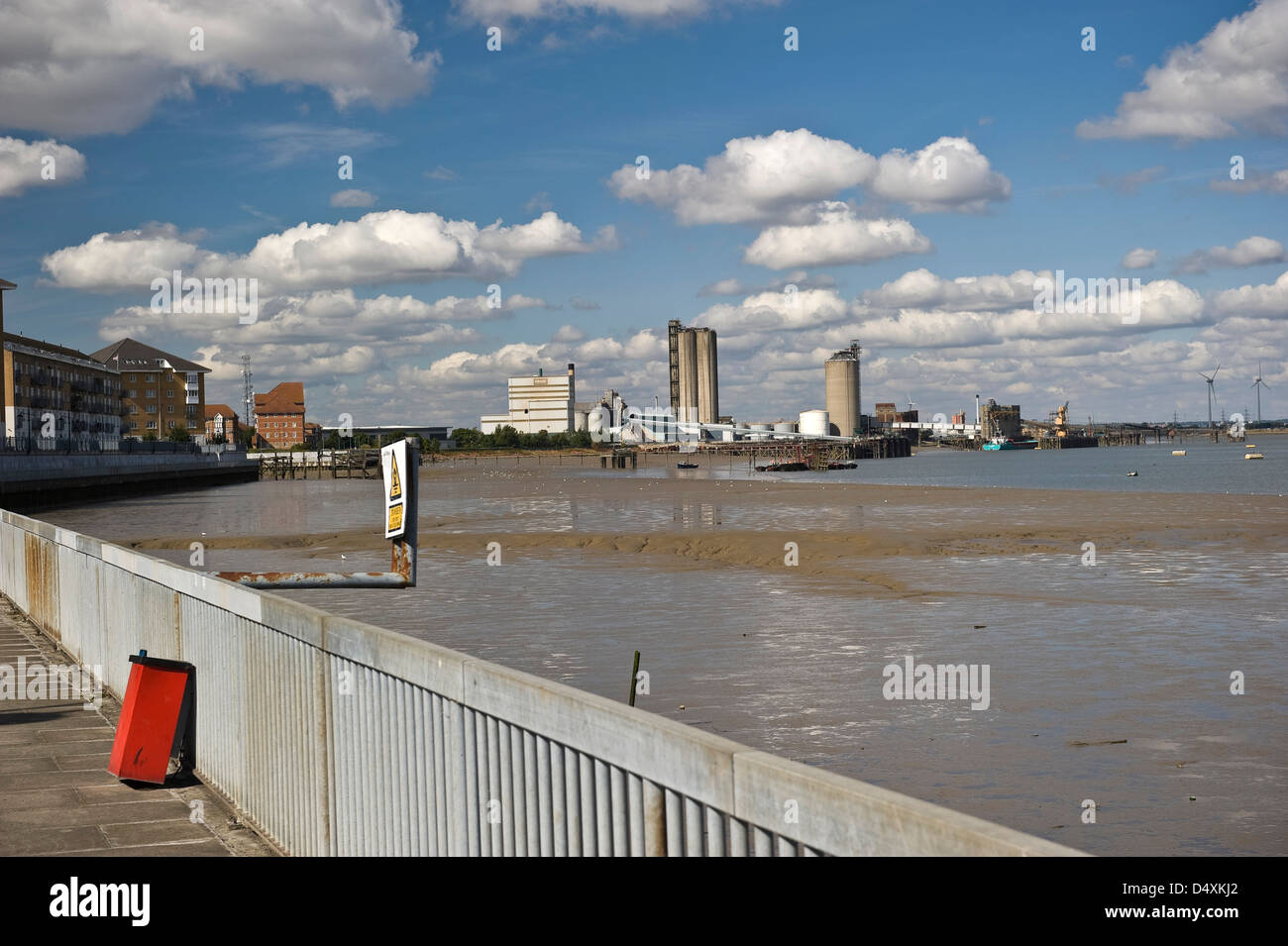 Am Fluss Themse bei Erith, Kent, UK Stockfoto