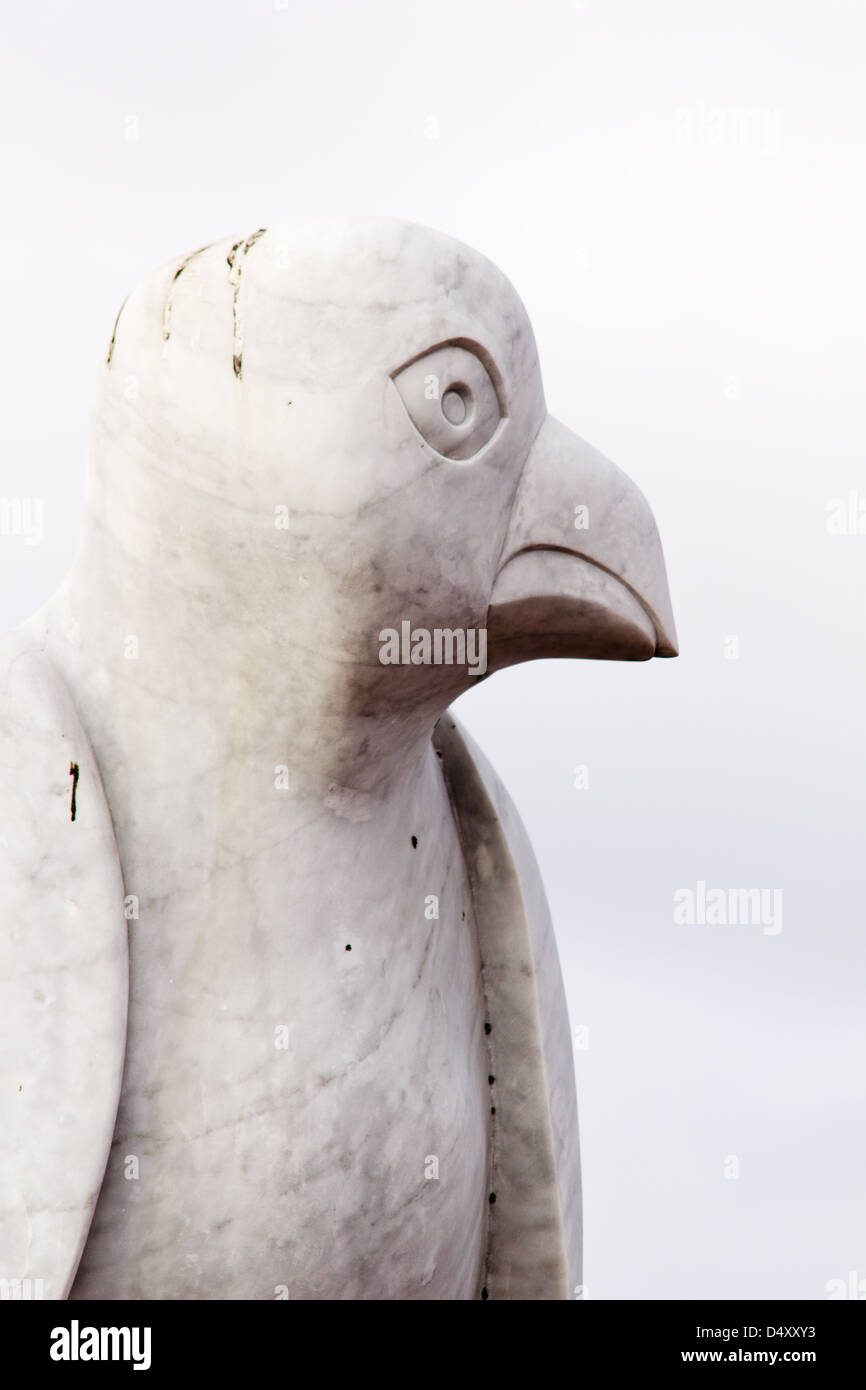 Morecambe, Lancashire, England mit einer Vogel-Skulptur Stockfoto