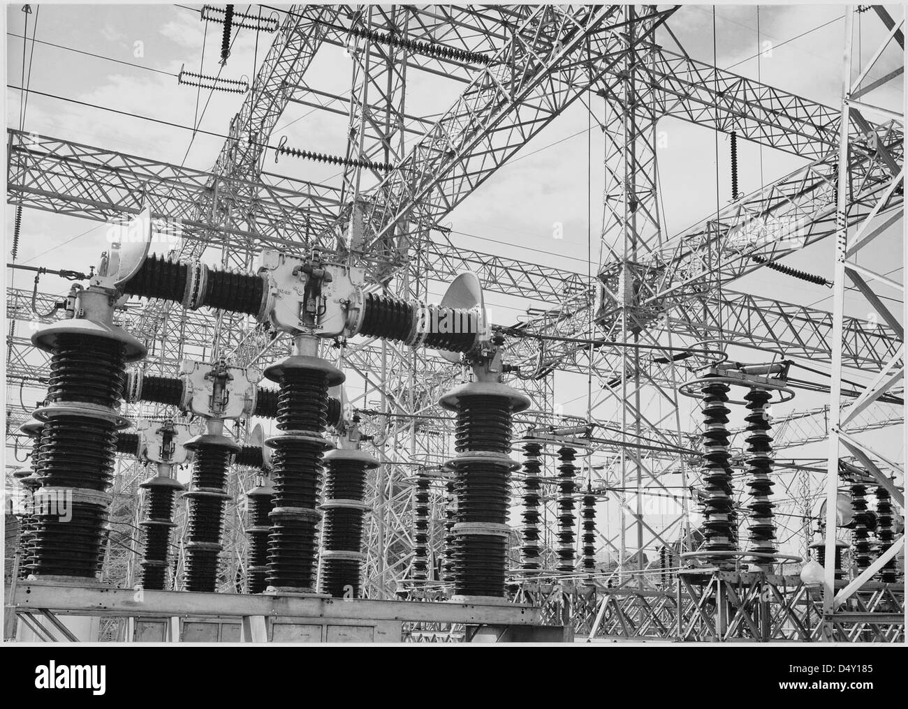 Foto von elektrischen Leitungen der Boulder Dam Aggregate Stockfoto