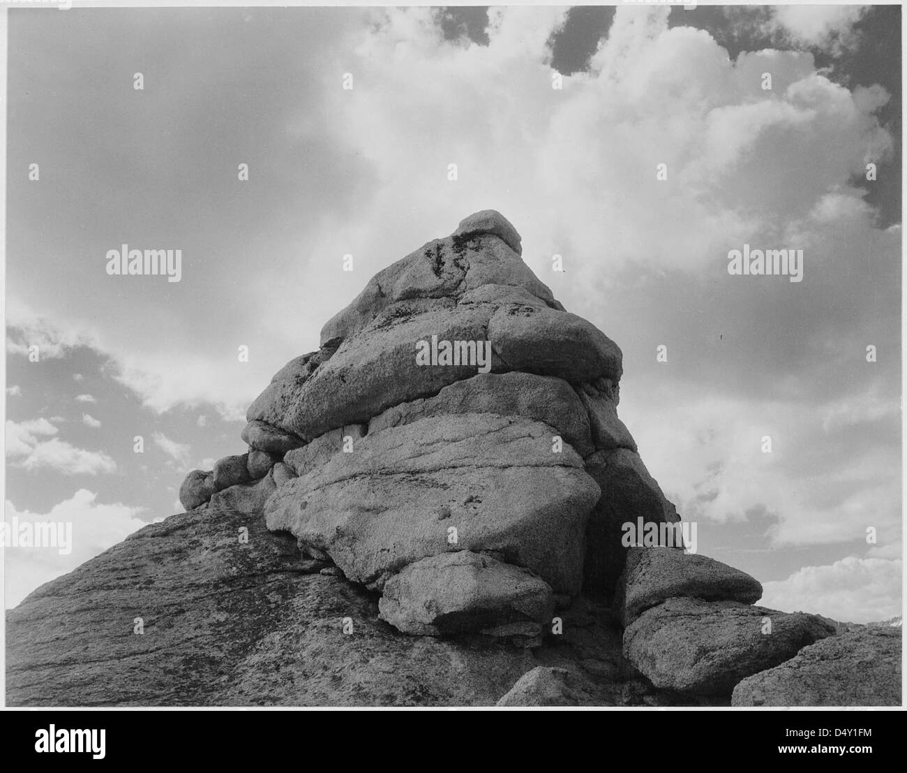 "Rock und Cloud, Kings River Canyon (vorgeschlagen als Nationalpark)," Kalifornien, 1936. Stockfoto