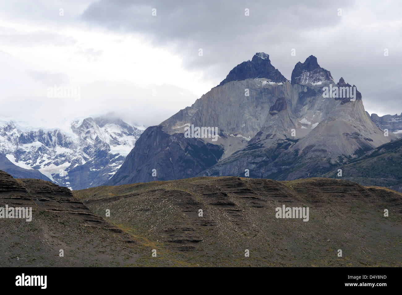 Blick von Süden auf Los Cuernos Torres del Paine-Massivs. Stockfoto