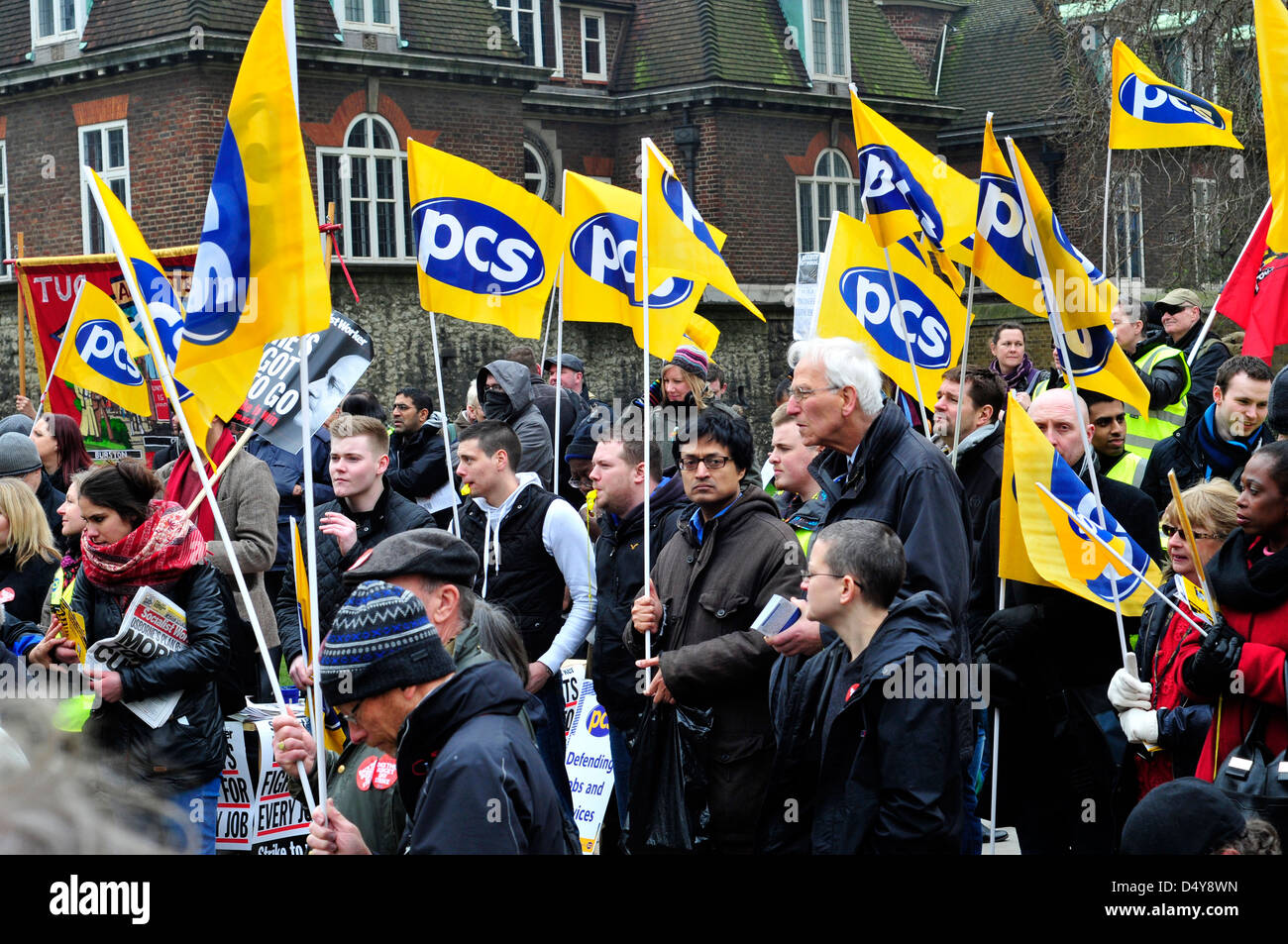 Beamten in den Streik Rallye am Budget Tag außerhalb des Parlaments. Stockfoto