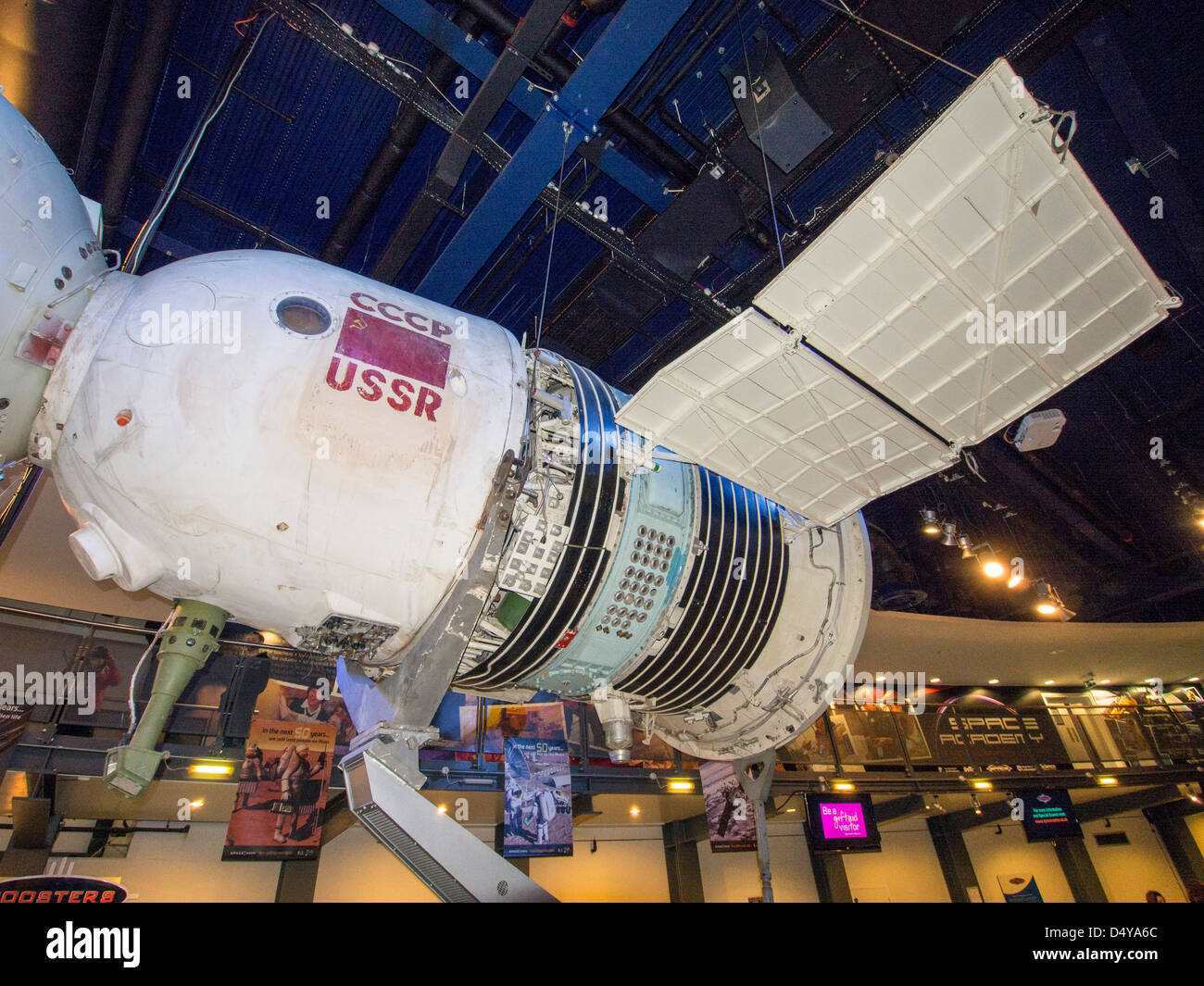 Ein 60er Jahre russische Sojus Raumschiff in die National Space Centre in Leicester, UK. Stockfoto