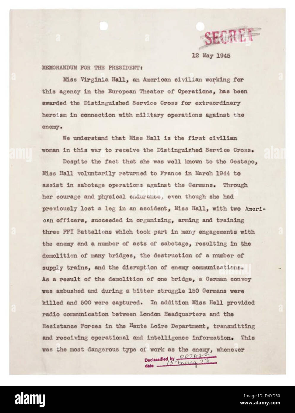 Memorandum für den Präsidenten von William J. Donovan über Distinguished Service Cross (DSC) Award zu Virginia Hall, 05.12.1945, Seite 1 von 2 Stockfoto