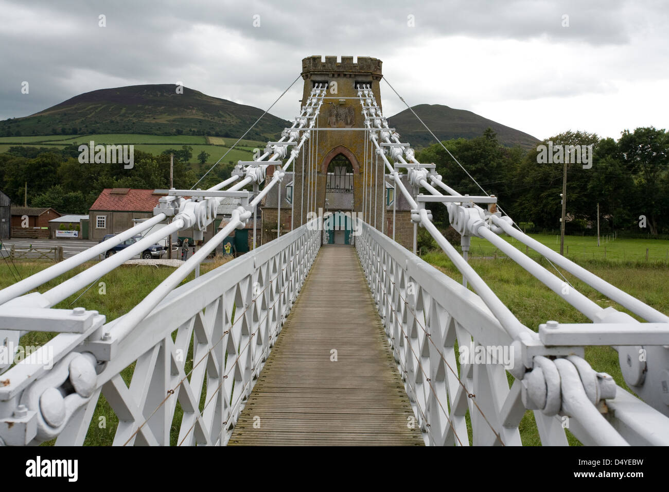 Melrose, Vereinigtes Königreich, führt eine Fußgängerbrücke über den Fluss Tweed Stockfoto Melrose, Vereinigtes Königreich, führt eine Fußgängerbrücke über den Fluss Tweed Stockfoto