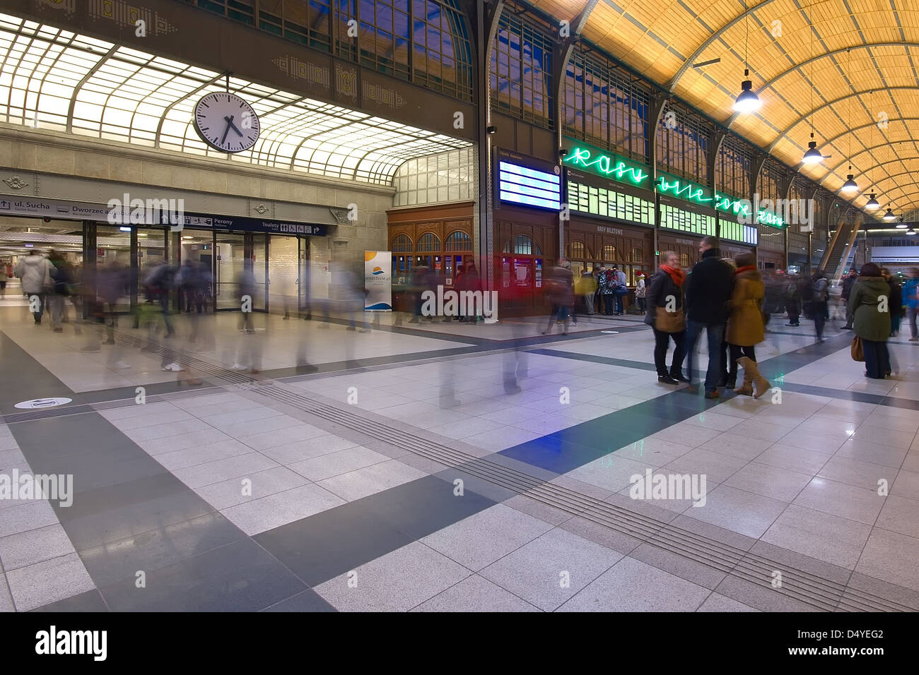 Das Innere des Bahnhofs Wroclaw Stockfoto