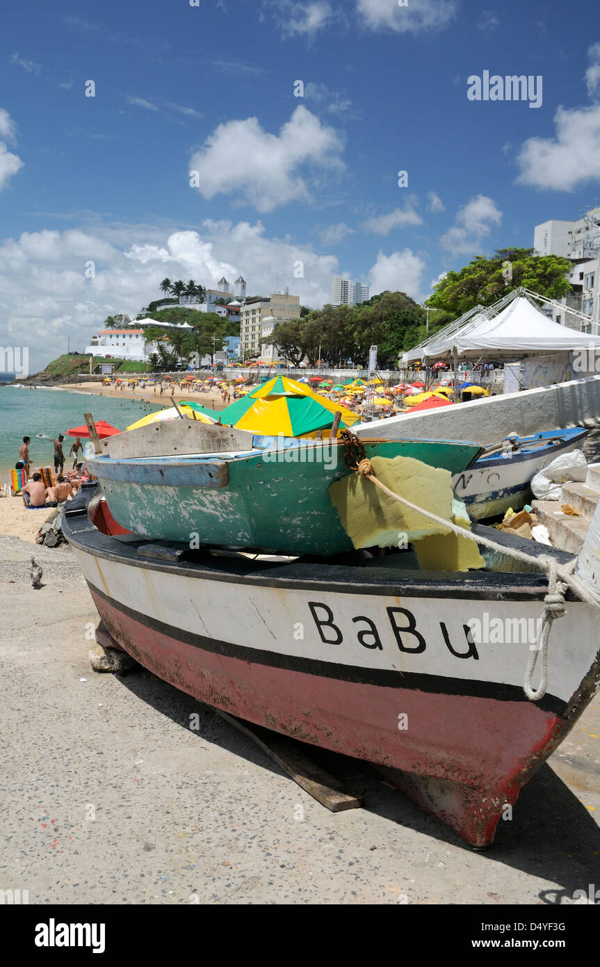 Boote gelagert hinter Barra Beach Stockfoto