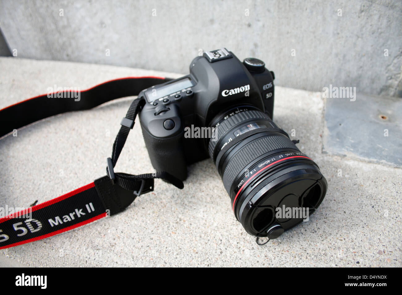 Canon 5D Mark II mit EF 17-40mm f / 4L USM Objektiv. Stockfoto