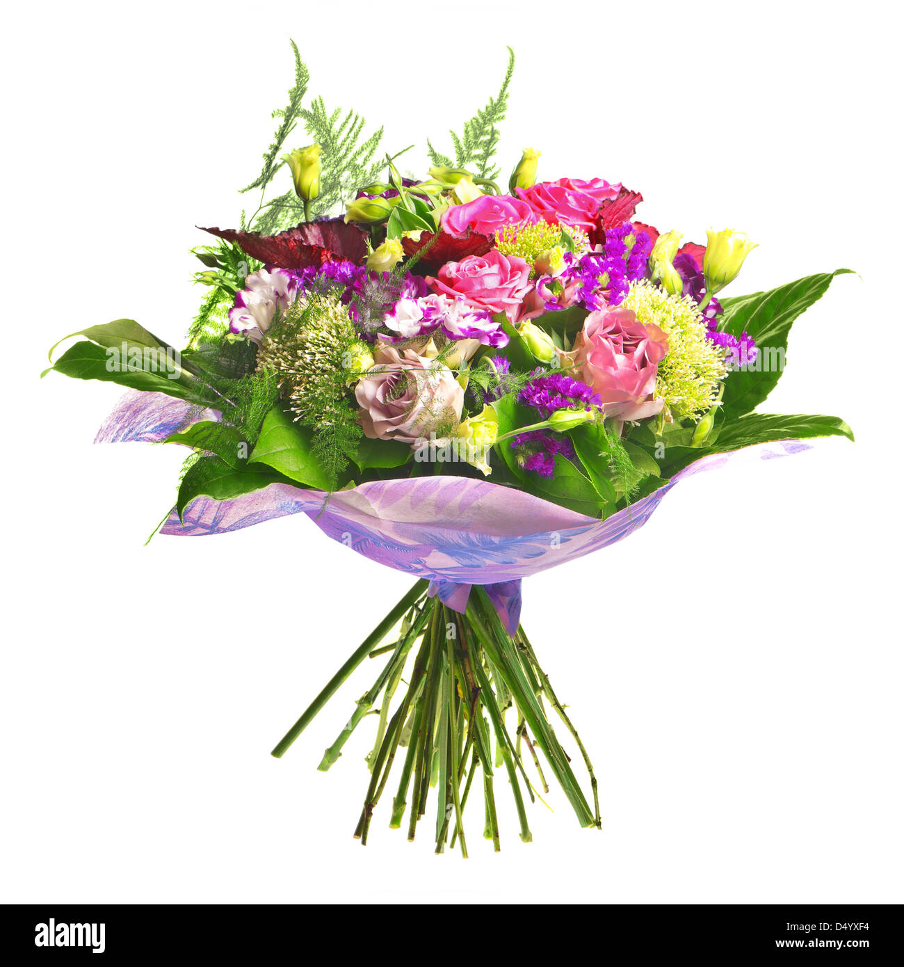 schöner Blumenstrauß Teerosen und Alstromeria isoliert auf weißem Hintergrund Stockfoto