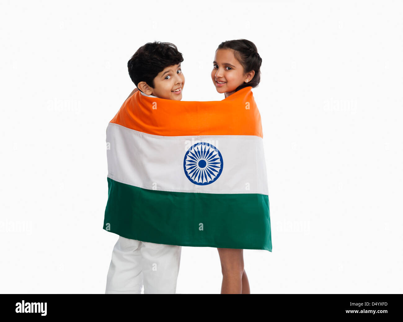 Kinder in eine indische Flagge abdeckt Stockfoto