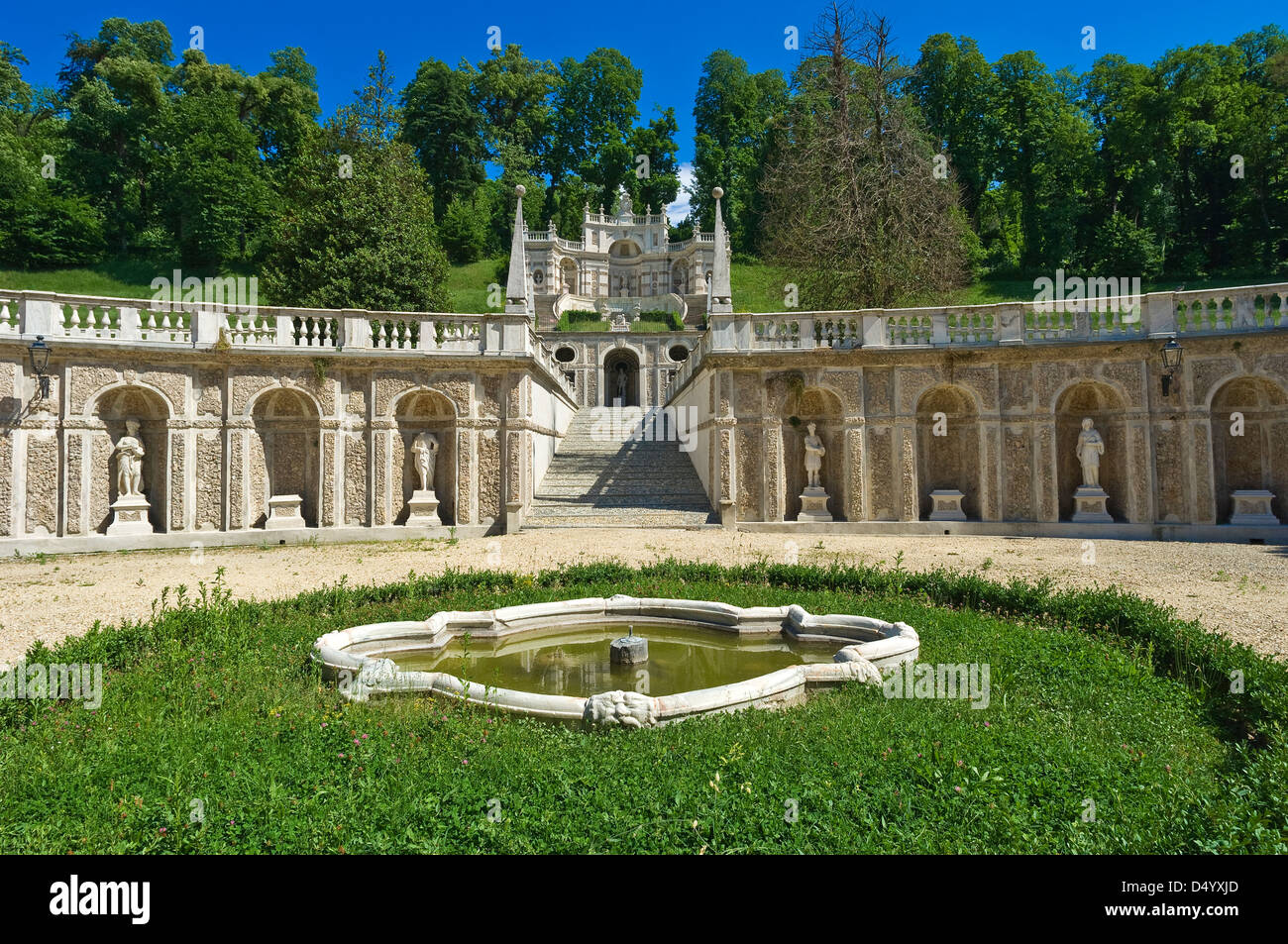 Europa Italien Piemont Turin Savoyen Residence Villa The Queen Selvaggio King Cove und Maske Brunnen aus dem Hof der Ehre Stockfoto