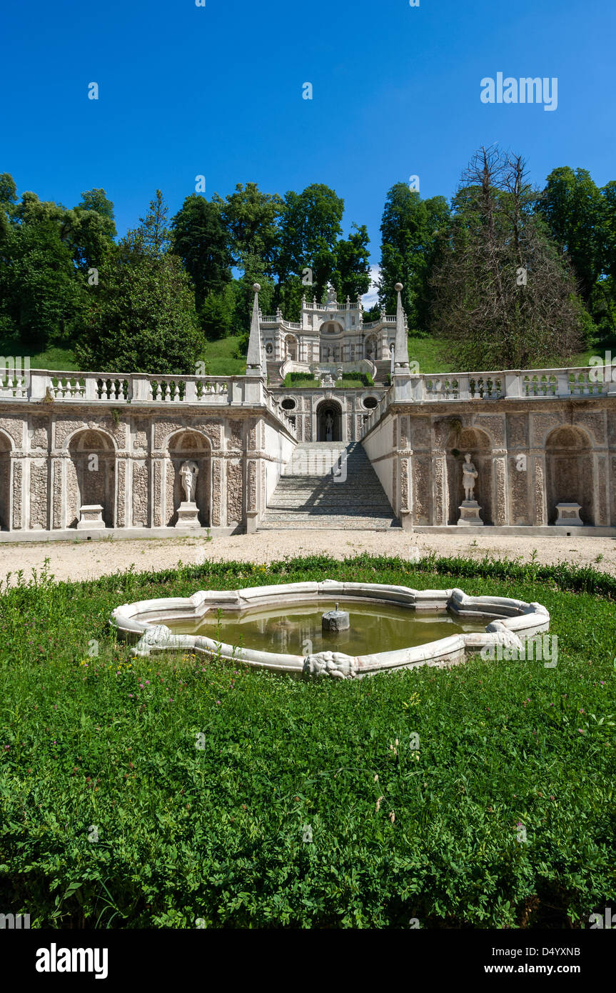 Europa Italien Piemont Turin Savoyen Residence Villa The Queen Selvaggio King Cove und Maske Brunnen aus dem Hof der Ehre Stockfoto