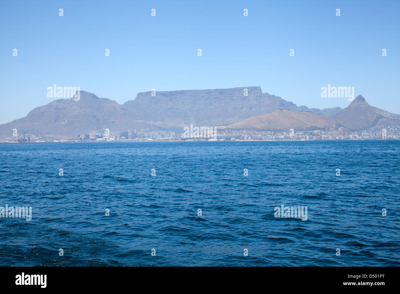 Table Mountain gesehen von Table Bay - Kapstadt - Südafrika Stockfoto