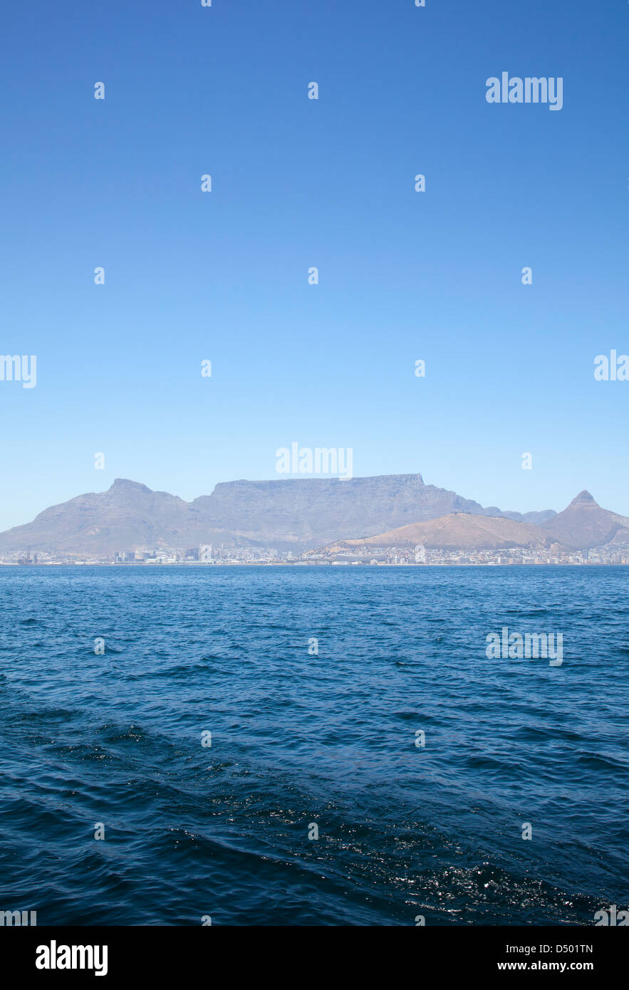 Table Mountain gesehen von Table Bay - Kapstadt - Südafrika Stockfoto