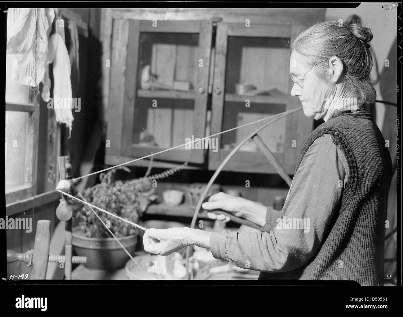 Frau James Watson in ihrer Hütte in der Nähe von Gatlinburg, Tennessee, November 1933 Stockfoto