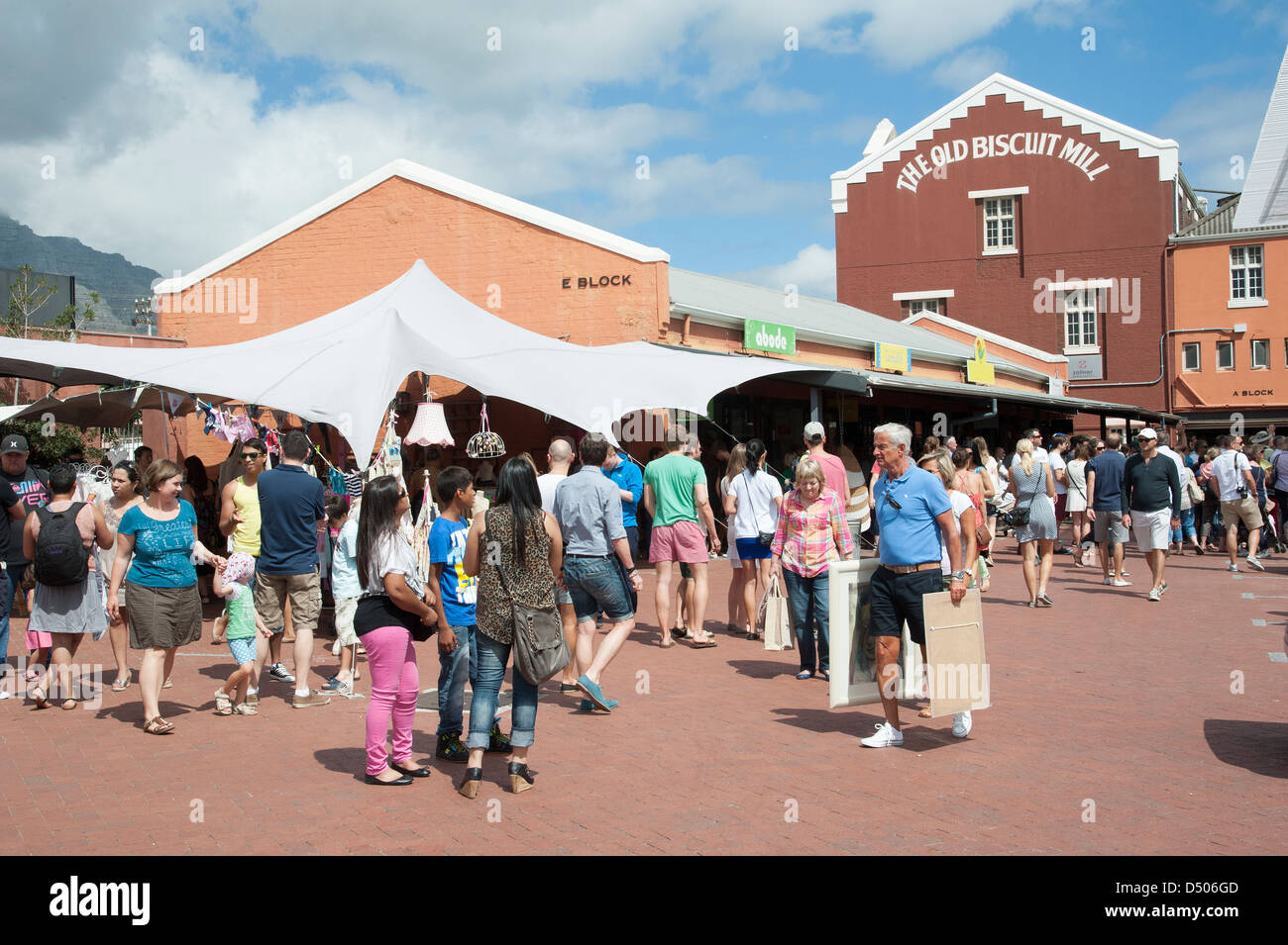 Neighbourgoodsmarket bei The Old Biscuit Mill in den berühmten Märkten Woodstock-Cape Town-Südafrika Stockfoto