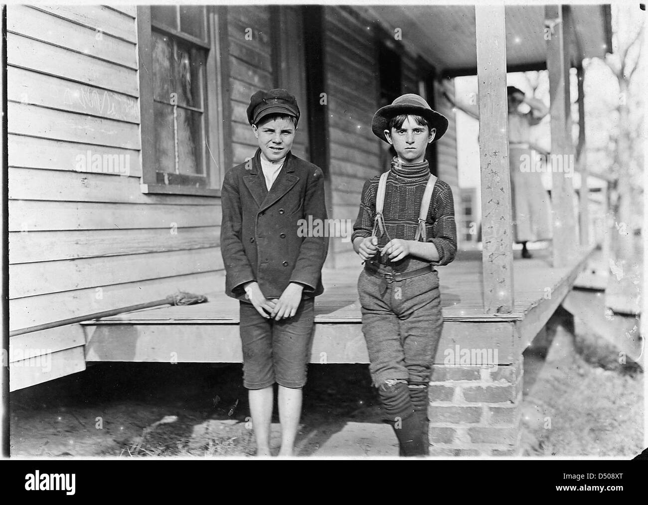 Springstein Mühle. John Lewis (Junge mit Hut), 12 Jahre alt, 1 Jahr in Mühle, November 1908 Stockfoto