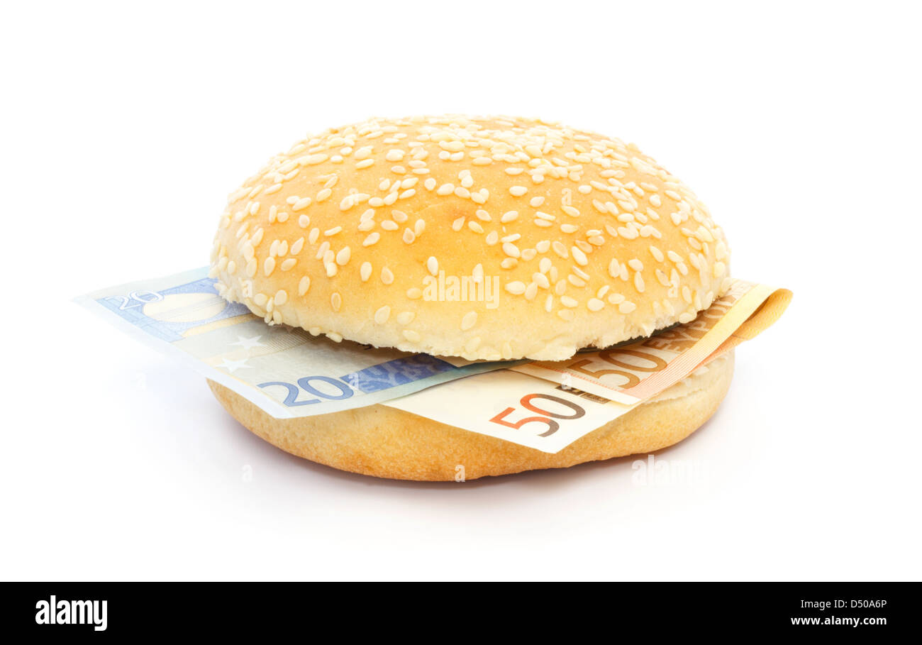 Euro-Burger mit Geldscheinen auf weißem Hintergrund Stockfoto
