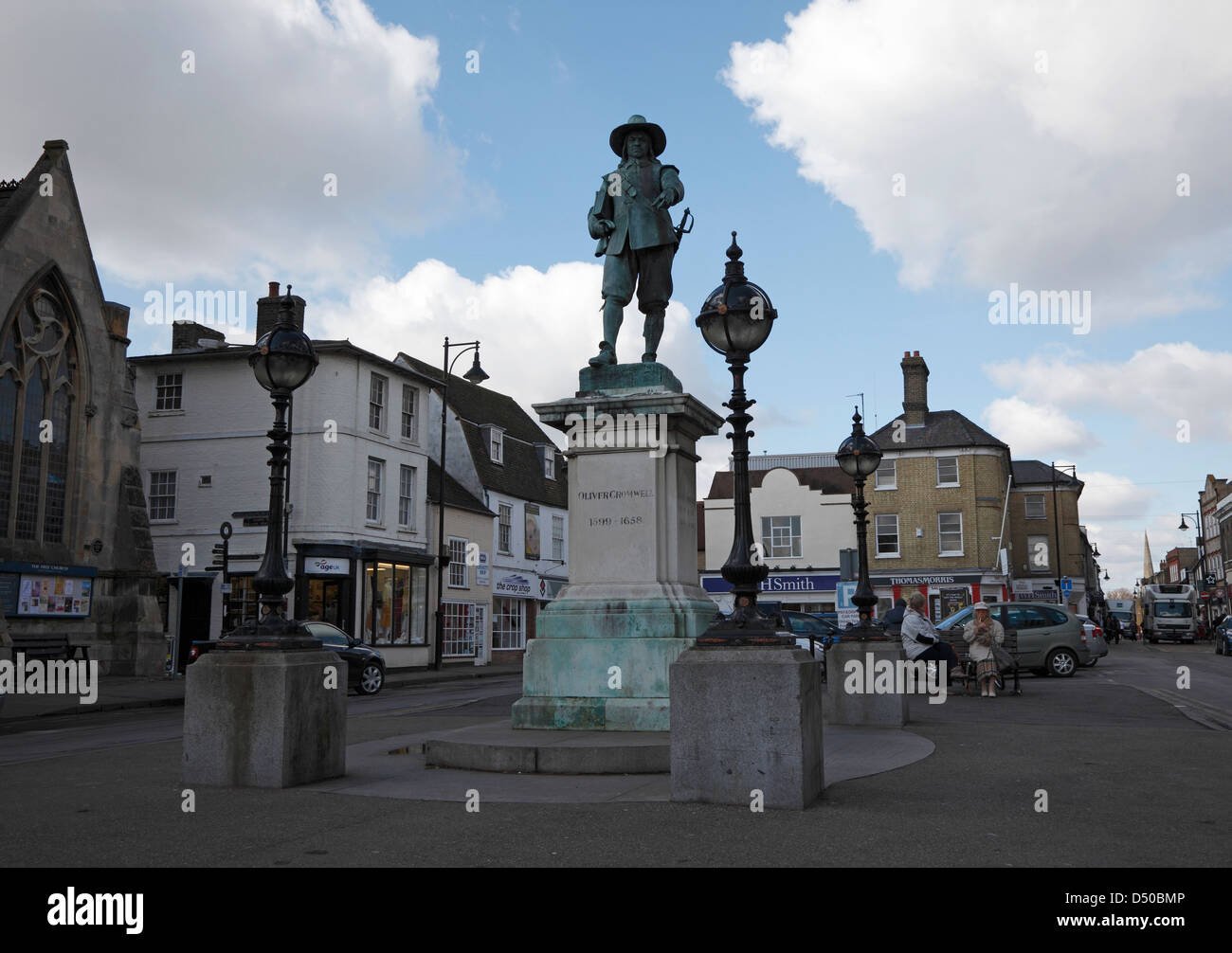 Markt-Hill und Oliver Cromwell Statue St Ives Cambridgeshire England Stockfoto