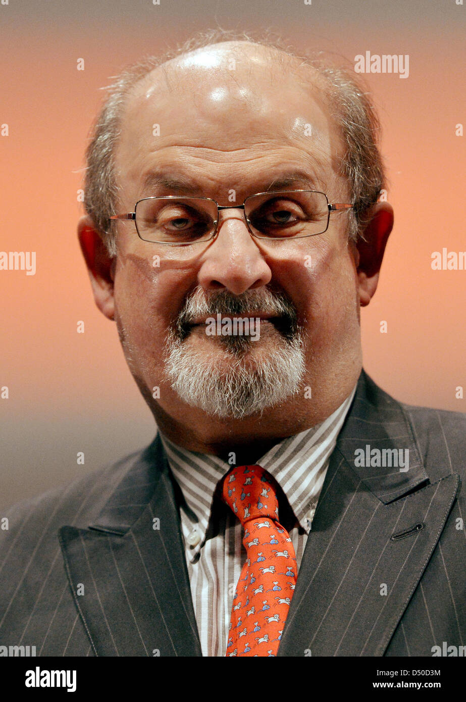 Berlin, Deutschland. 20. März 2013. Indisch-britischen Schriftsteller Sir Salman Rushdie ist während der 7. "Reemtsma Liberty Awards" in Berlin, Deutschland, 20. März 2013 abgebildet. Foto: Britta Pedersen/Dpa/Alamy Live News Stockfoto