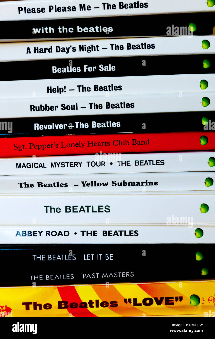 Nahaufnahme von The Beatles Apple Aufnahmen auf remasterte CDs in chronologischer Reihenfolge von Please Please Me, Liebe Stockfoto