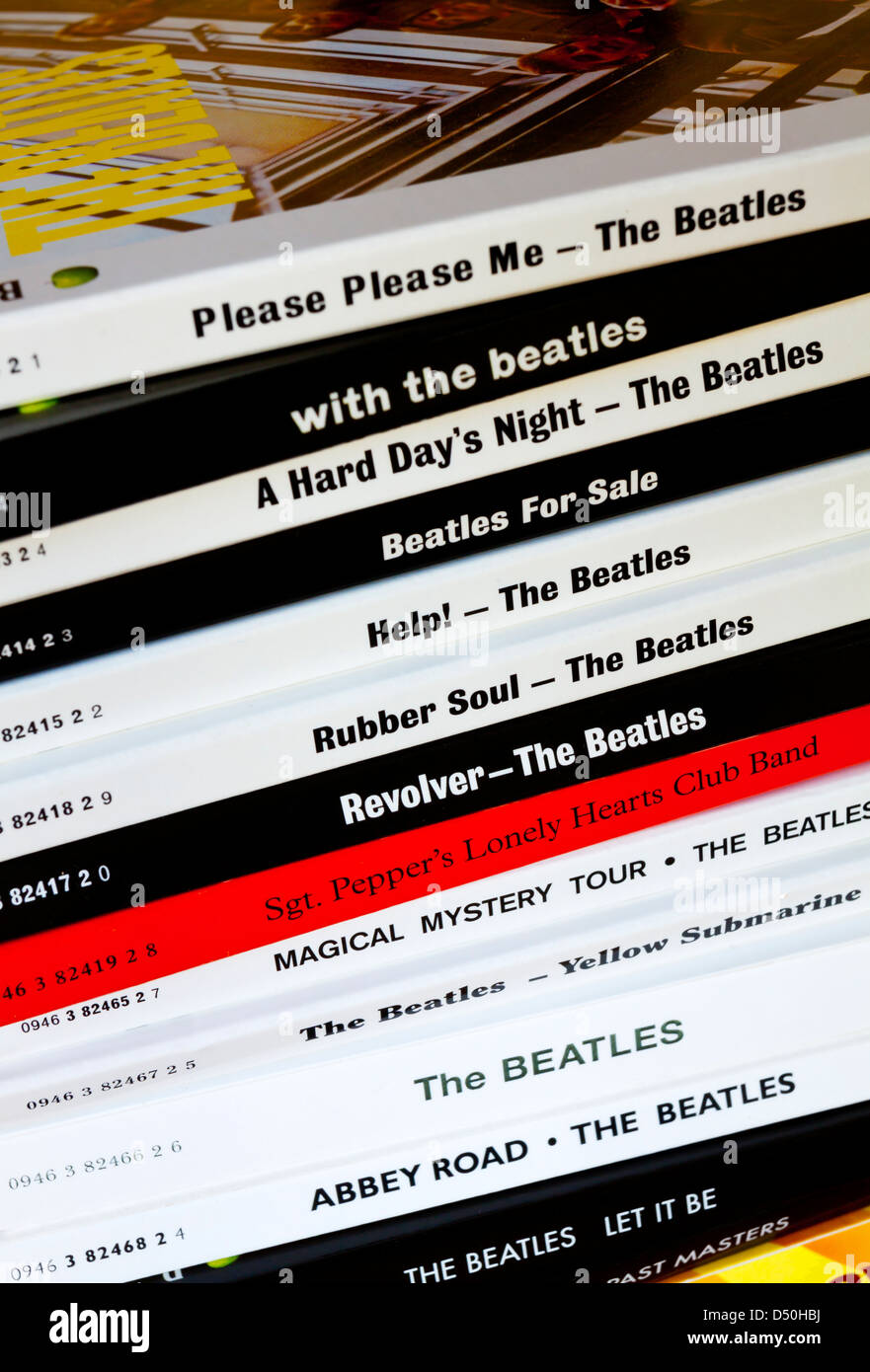 Nahaufnahme von The Beatles Apple Aufnahmen auf remasterte CDs in chronologischer Reihenfolge von Please Please Me, Liebe Stockfoto