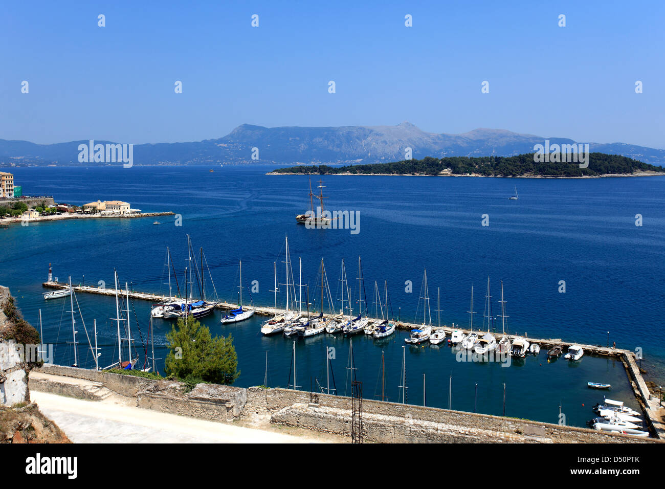 Segelboote in der Marine Sports Club Marina (Mandraki), Korfu-Stadt, Insel Korfu, Griechenland, Europa Stockfoto