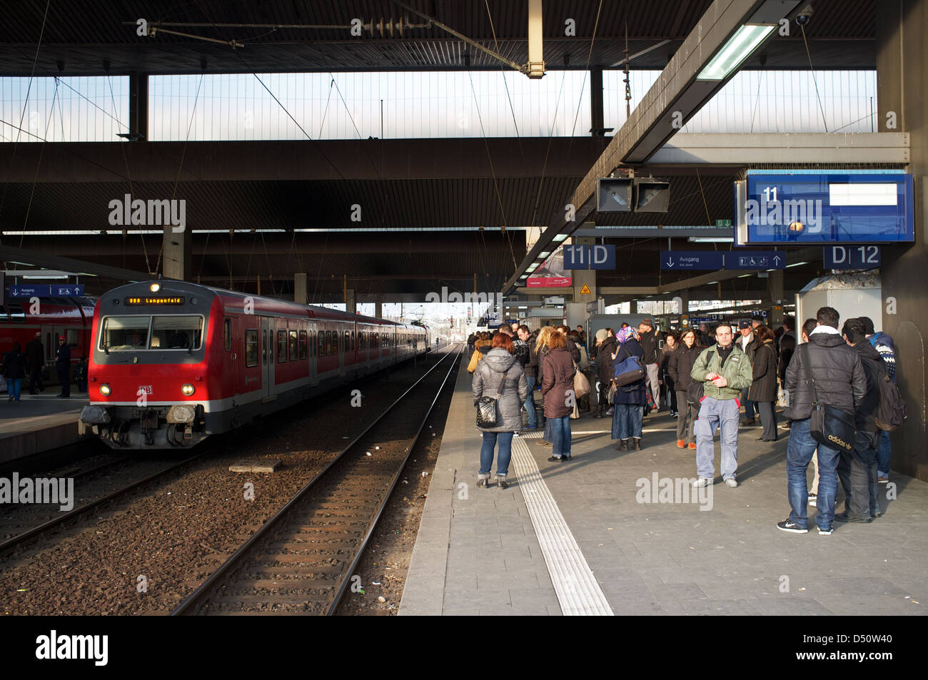 Düsseldorf HBF (Hauptbahnhof) Deutschland Stockfoto