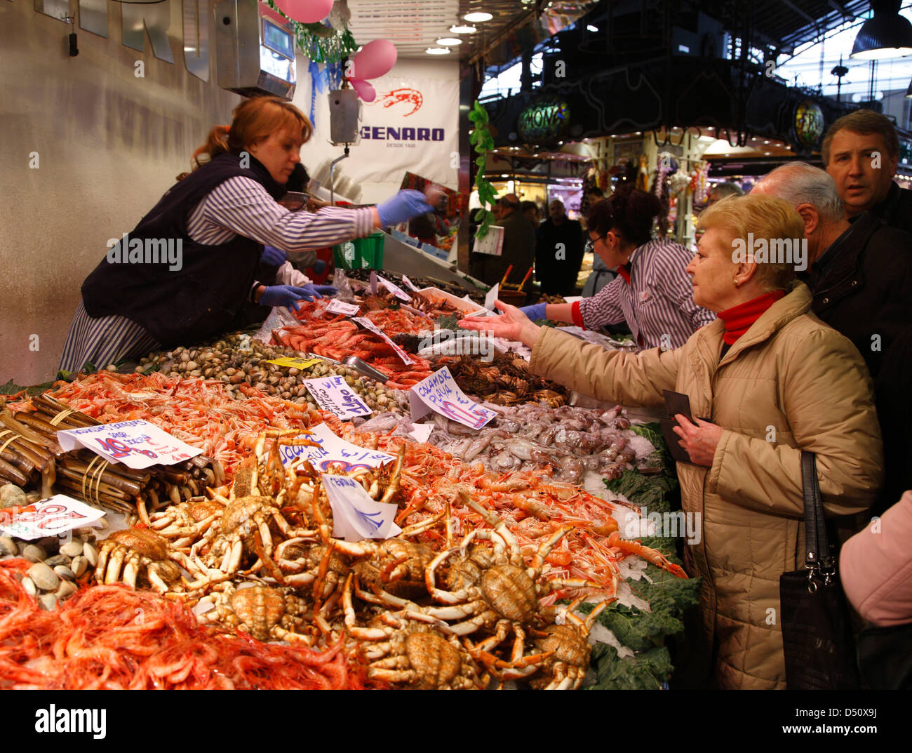 Markthalle MERCAT De La BOQUERIA, Stall mit Fisch, Barcelona, Spanien