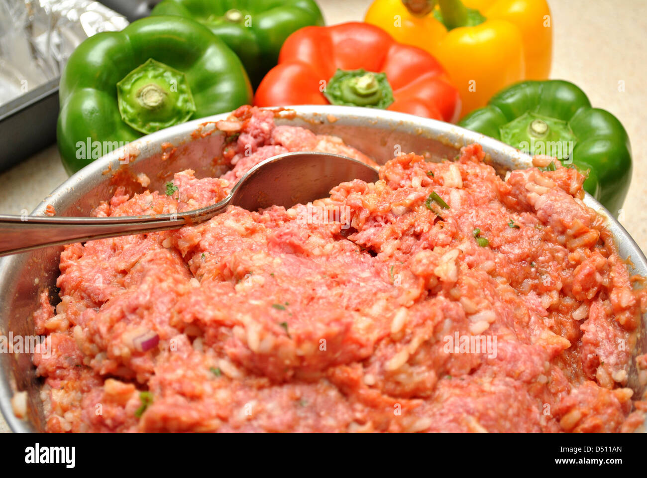 Rohes Fleisch-Füllung für Paprika Stockfoto