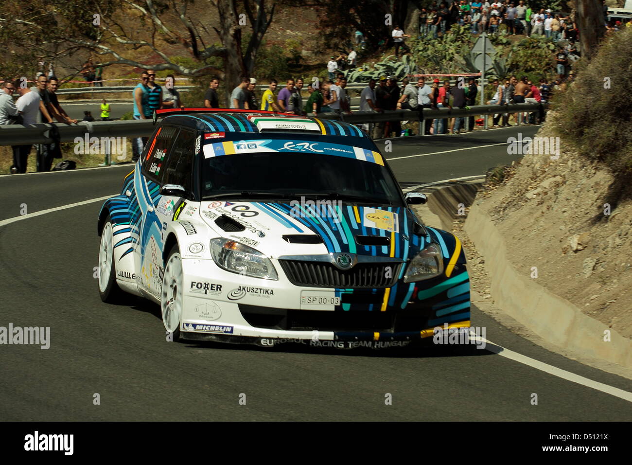 Janos Puskadi und Barnabas Godor, im Wettbewerb mit der Rally Islas Canarias, fahren einen Skoda Fabia S2000. Stockfoto