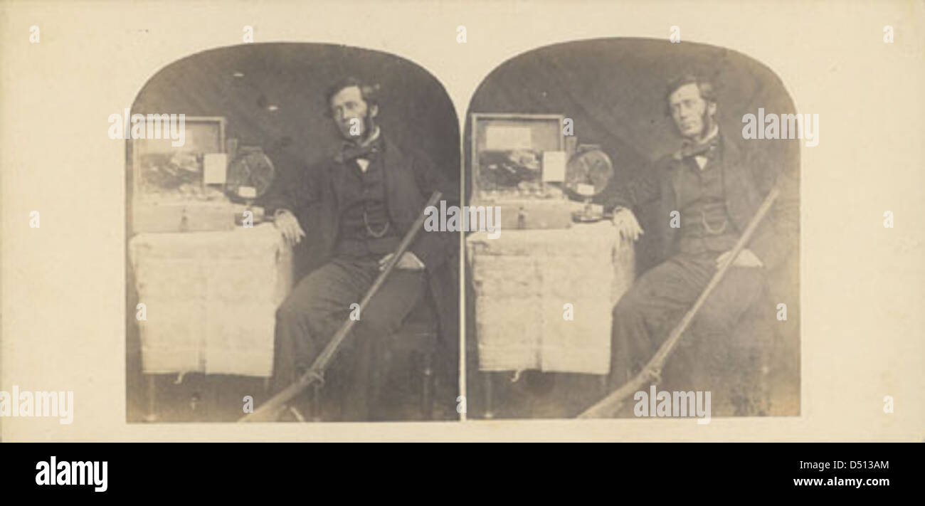 Stereoskopische Porträtfoto von Captain Leopold McClintock mit einigen der Franklin-Reliquien, die er abgerufen Stockfoto